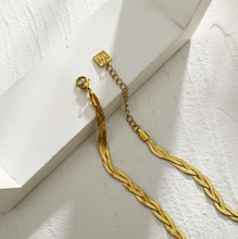 Load image into Gallery viewer, Tara Herringbone Snake Skin Textured Necklace