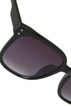 Load image into Gallery viewer, B.Young Wiva Sunglasses - Black
