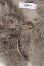 Load image into Gallery viewer, Vi Faux Collar
