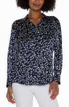 Load image into Gallery viewer, Patterened Woven Blouse- Navy
