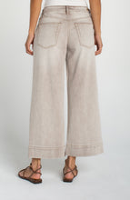 Load image into Gallery viewer, Weekender Cropped Wide Leg - Vintage Khaki
