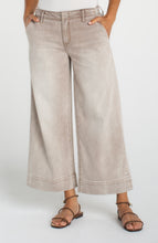 Load image into Gallery viewer, Weekender Cropped Wide Leg - Vintage Khaki
