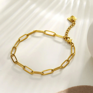 Hakila Gold Paper-Clip Bracelet
