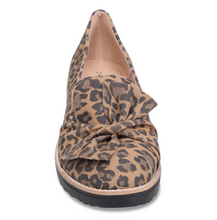 Load image into Gallery viewer, Oclem Loafer - Camel Leopard
