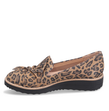 Load image into Gallery viewer, Oclem Loafer - Camel Leopard
