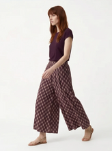 Load image into Gallery viewer, Eowyn Tee - Burgundy
