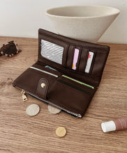 Load image into Gallery viewer, Stella Wallet - Chocolate
