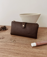 Load image into Gallery viewer, Stella Wallet - Chocolate
