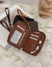 Load image into Gallery viewer, Eden Saddle Wallet - Chocolate

