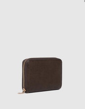 Load image into Gallery viewer, Eden Saddle Wallet - Chocolate
