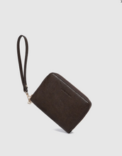 Load image into Gallery viewer, Eden Saddle Wallet - Chocolate
