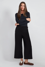 Load image into Gallery viewer, Up! Crop Gaucho - Black
