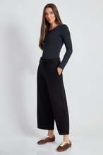 Load image into Gallery viewer, Up! Crop Gaucho - Black
