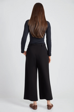 Load image into Gallery viewer, Up! Crop Gaucho - Black
