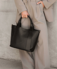 Load image into Gallery viewer, Windsor Laptop Bag- Black
