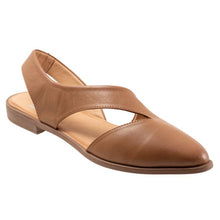 Load image into Gallery viewer, Bueno Bianca Flat - Walnut

