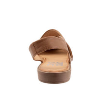 Load image into Gallery viewer, Bueno Bianca Flat - Walnut
